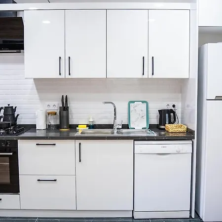 New Residence,5 Minutes To Kadikoy 3br With Ac イスタンブール