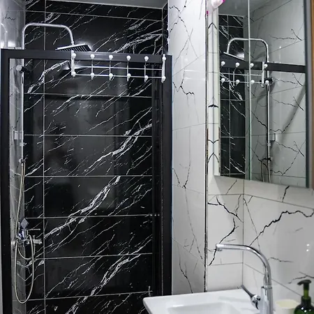 New Residence,5 Minutes To Kadikoy 3br With Ac Appartement Istanboel